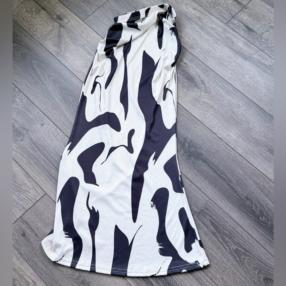 Black & White Abstract Print Maxi Skirt - Women